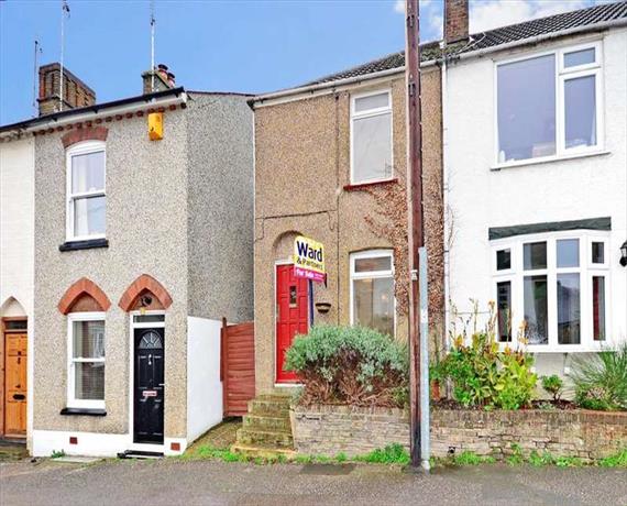 3 Bedroom End of Ter...